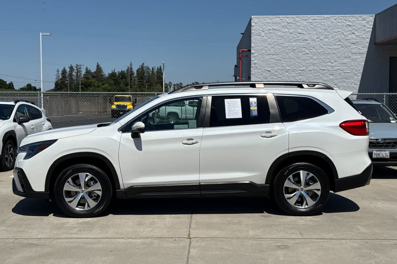 Used 2023 Subaru Ascent Premium w/ Convenience Package AWD/4WD image 6