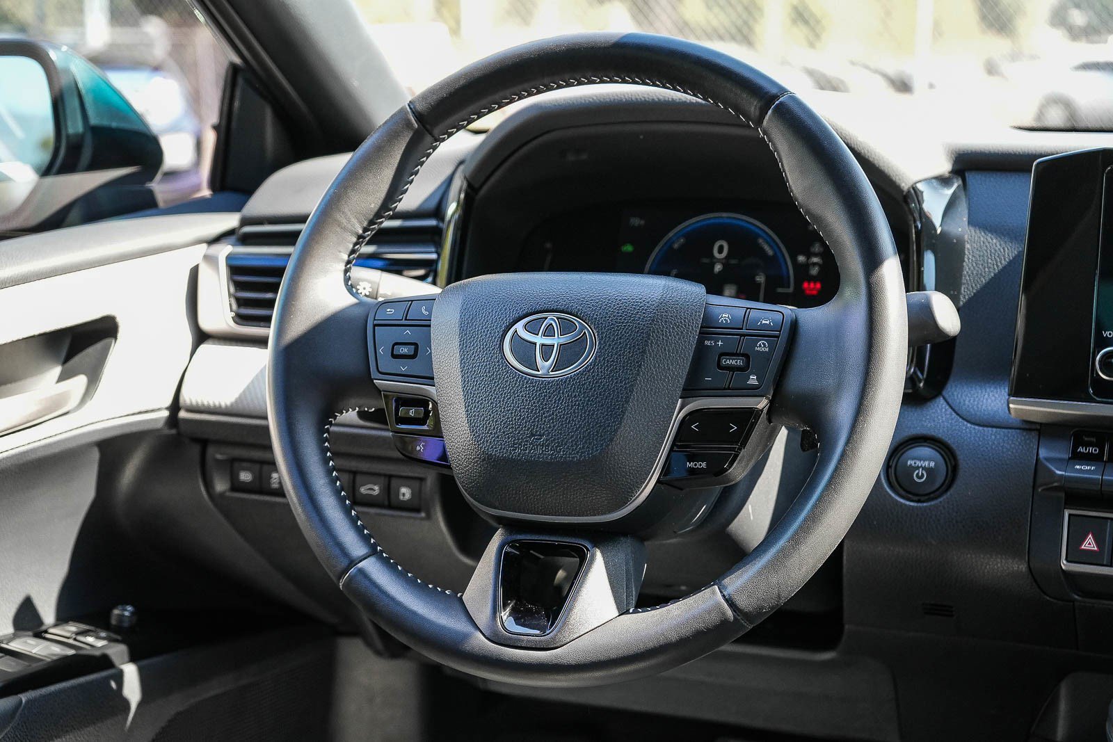 Used 2025 Toyota Camry SE FWD image 14