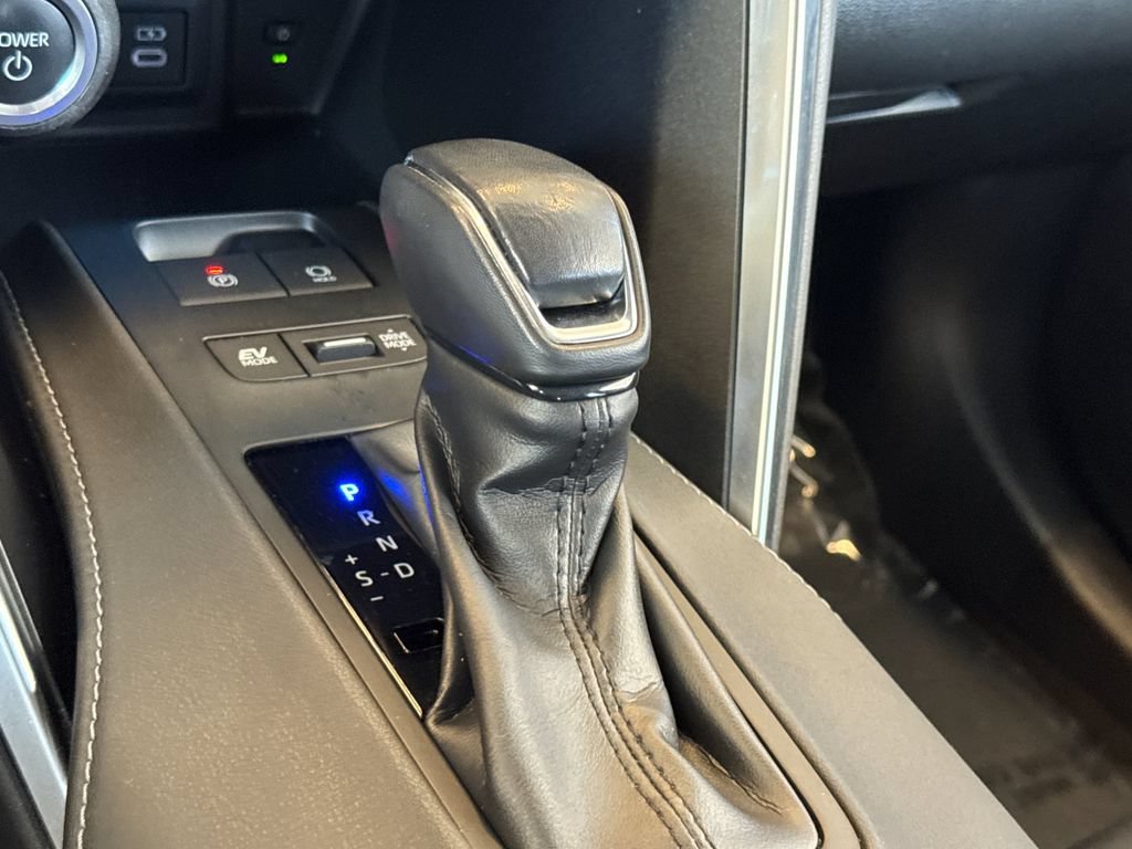 Used 2023 Toyota Venza LE AWD/4WD image 28