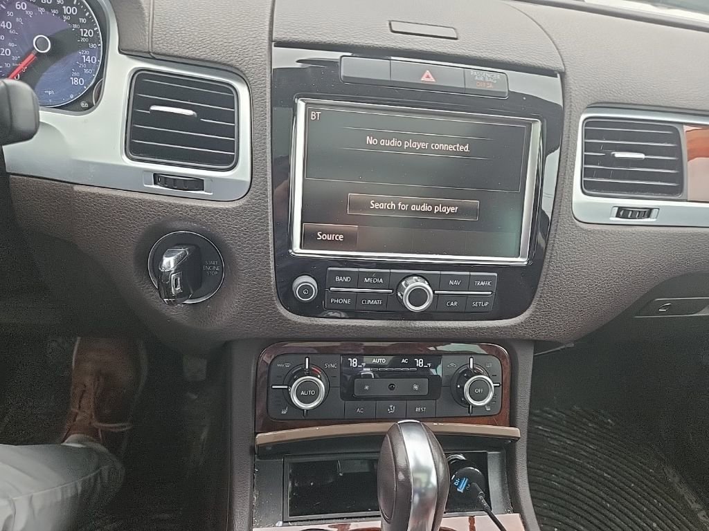 Used 2013 Volkswagen Touareg VR6 AWD/4WD image 9