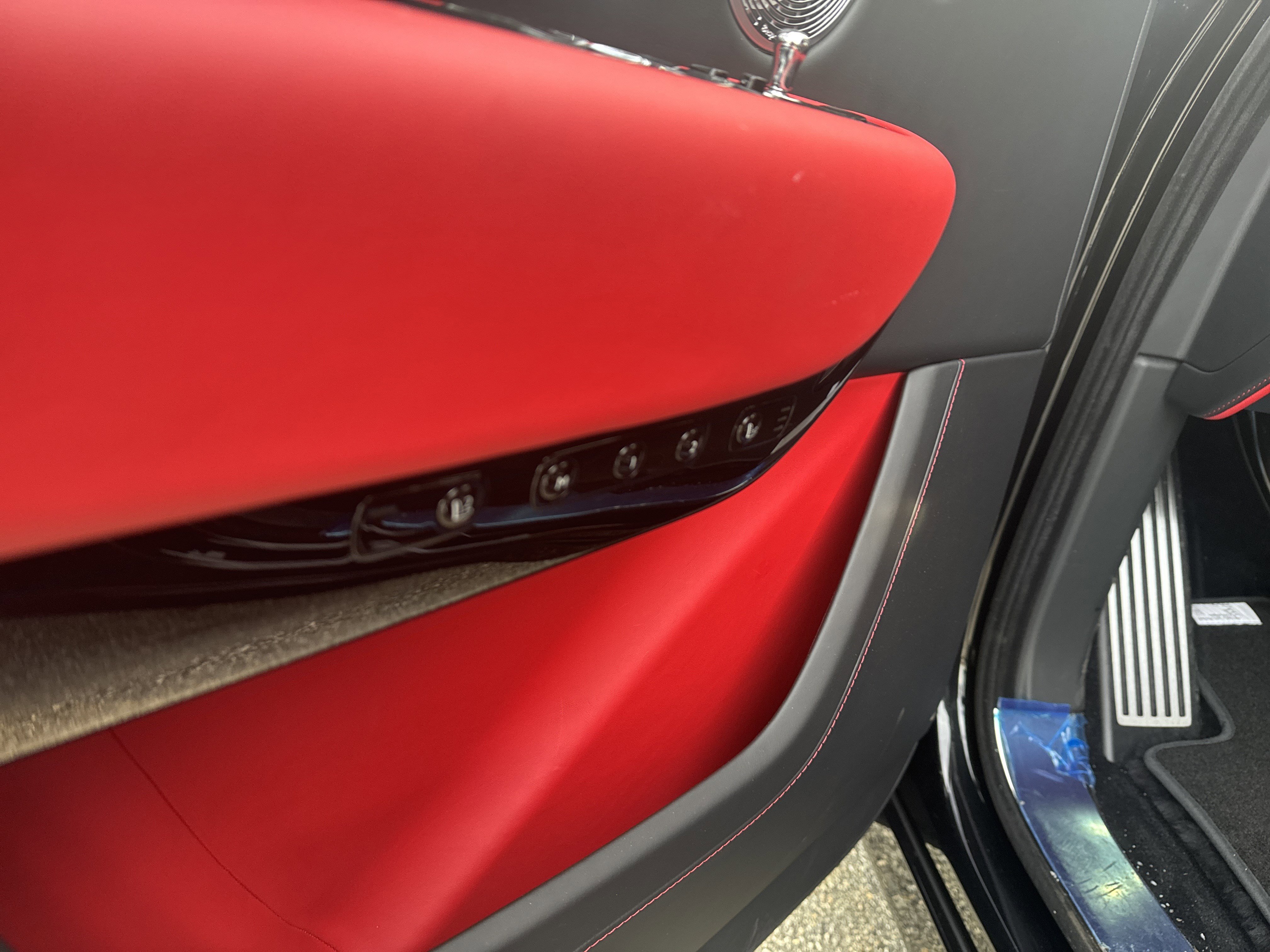 Used 2025 Rolls-Royce Cullinan image 46