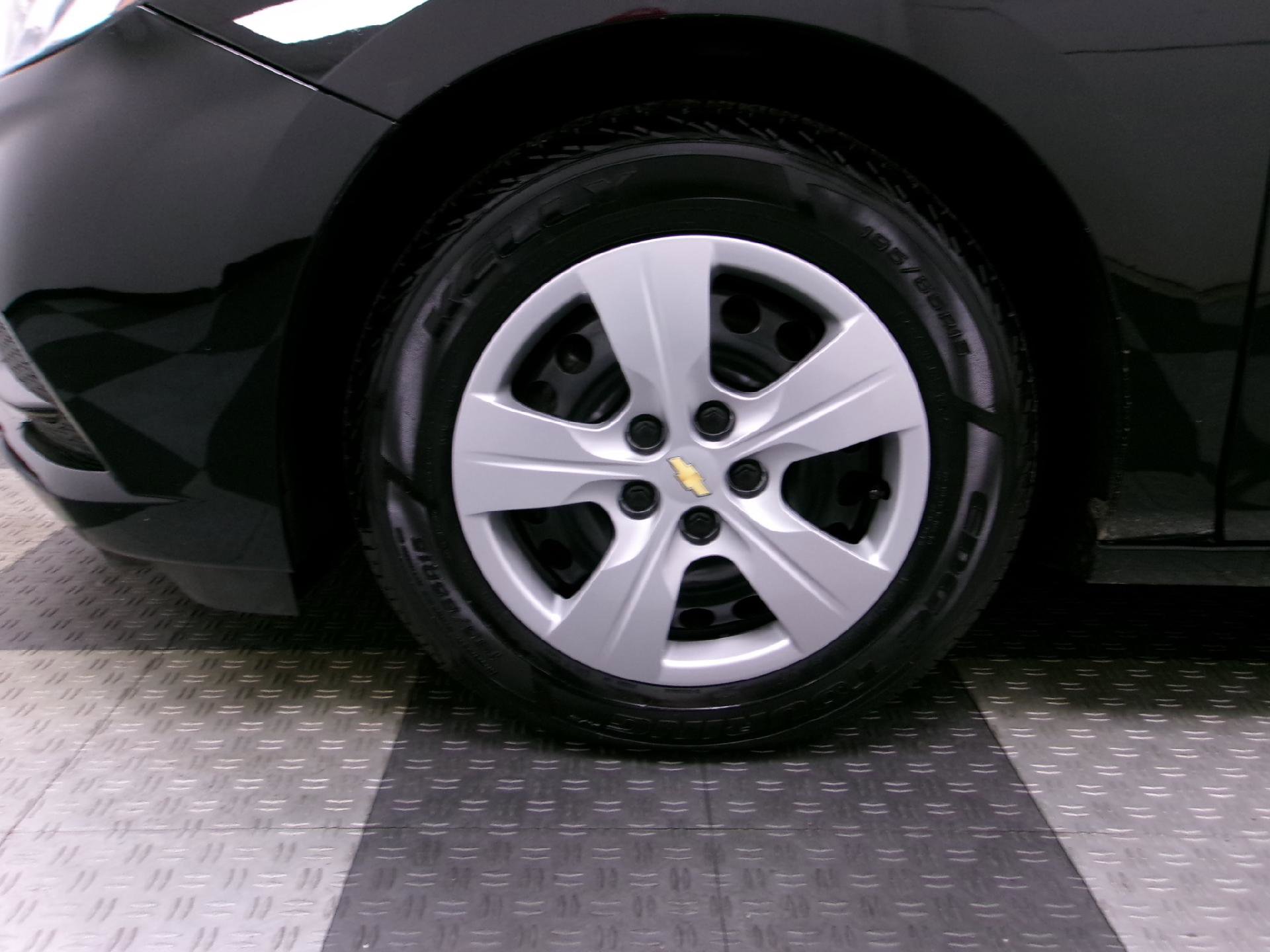 Used 2018 Chevrolet Cruze LS image 15