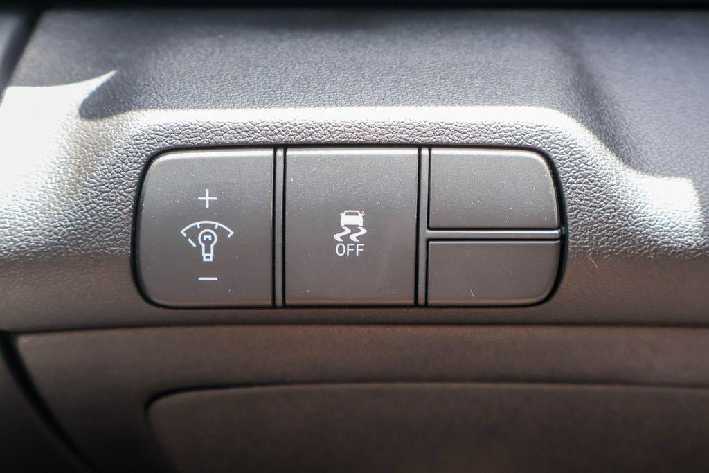 New 2026 Hyundai Elantra Sport FWD image 17