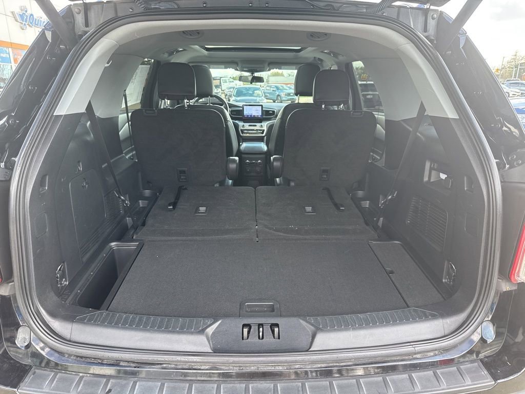 Certified 2022 Ford Explorer XLT w/ Equipment Group 202A AWD/4WD image 30