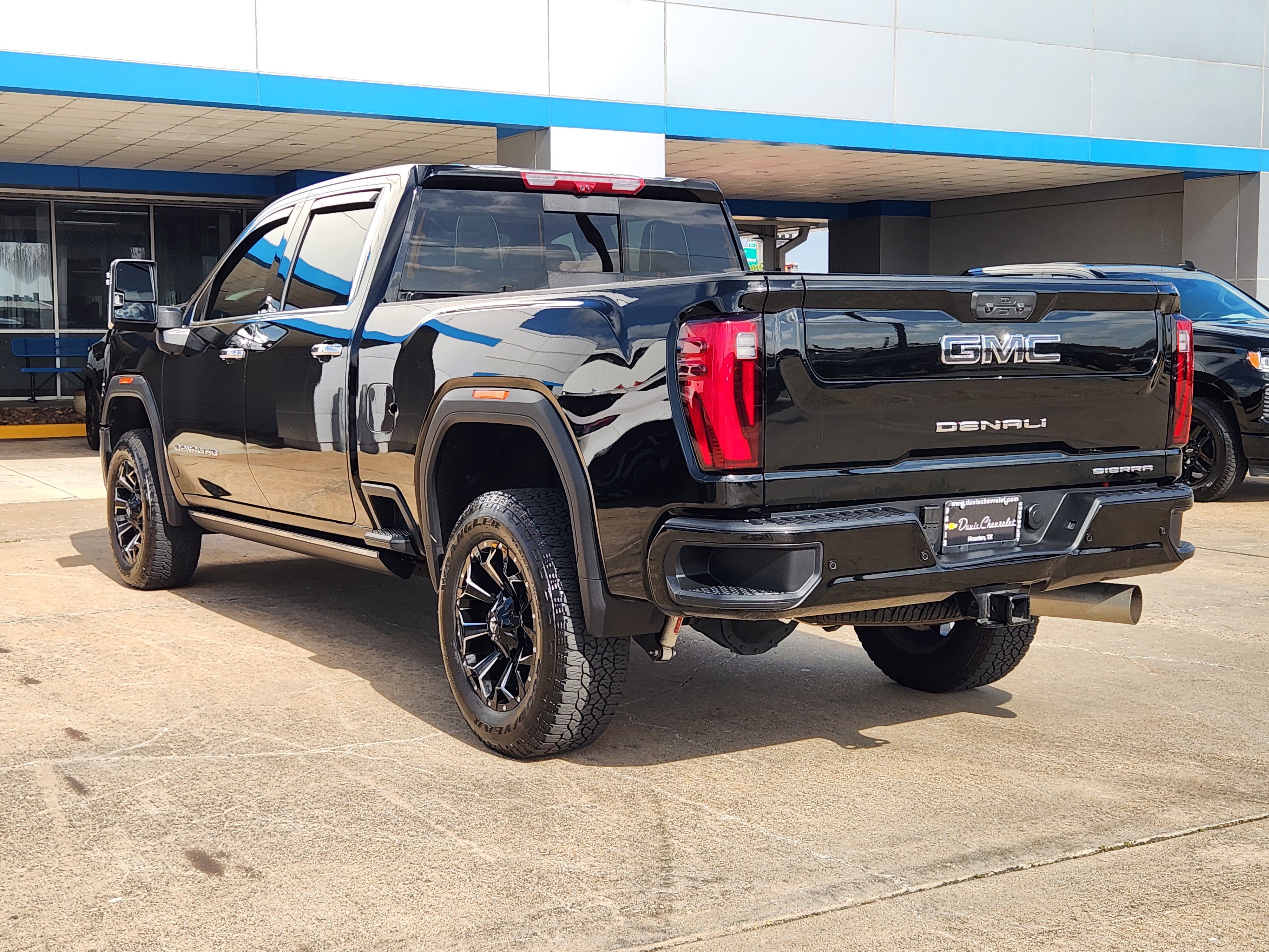 Used 2025 GMC Sierra 2500 Denali Ultimate w/ Max Trailering Package AWD/4WD image 8