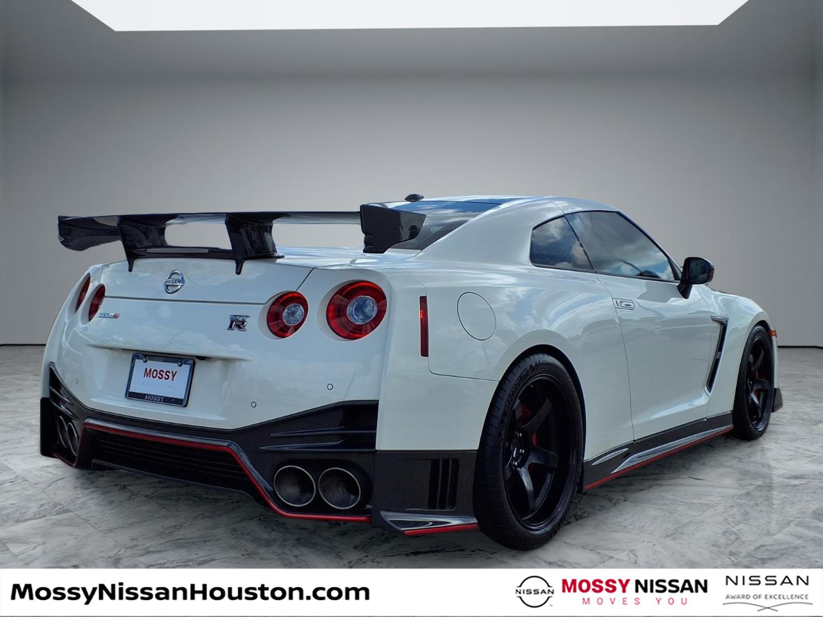 Used 2019 Nissan GT-R NISMO AWD/4WD image 7