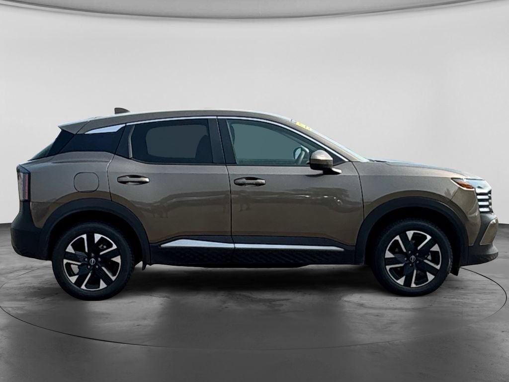 Used 2025 Nissan Kicks SV AWD/4WD image 11