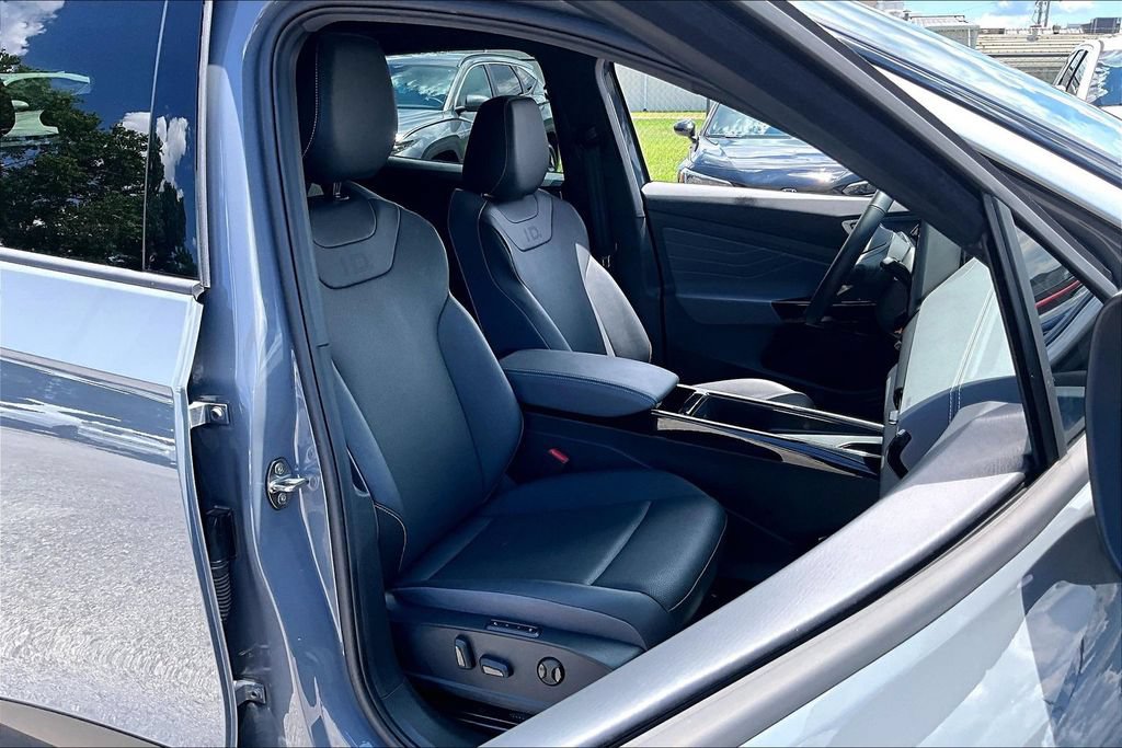 Used 2023 Volkswagen ID.4 Pro S Plus RWD image 9
