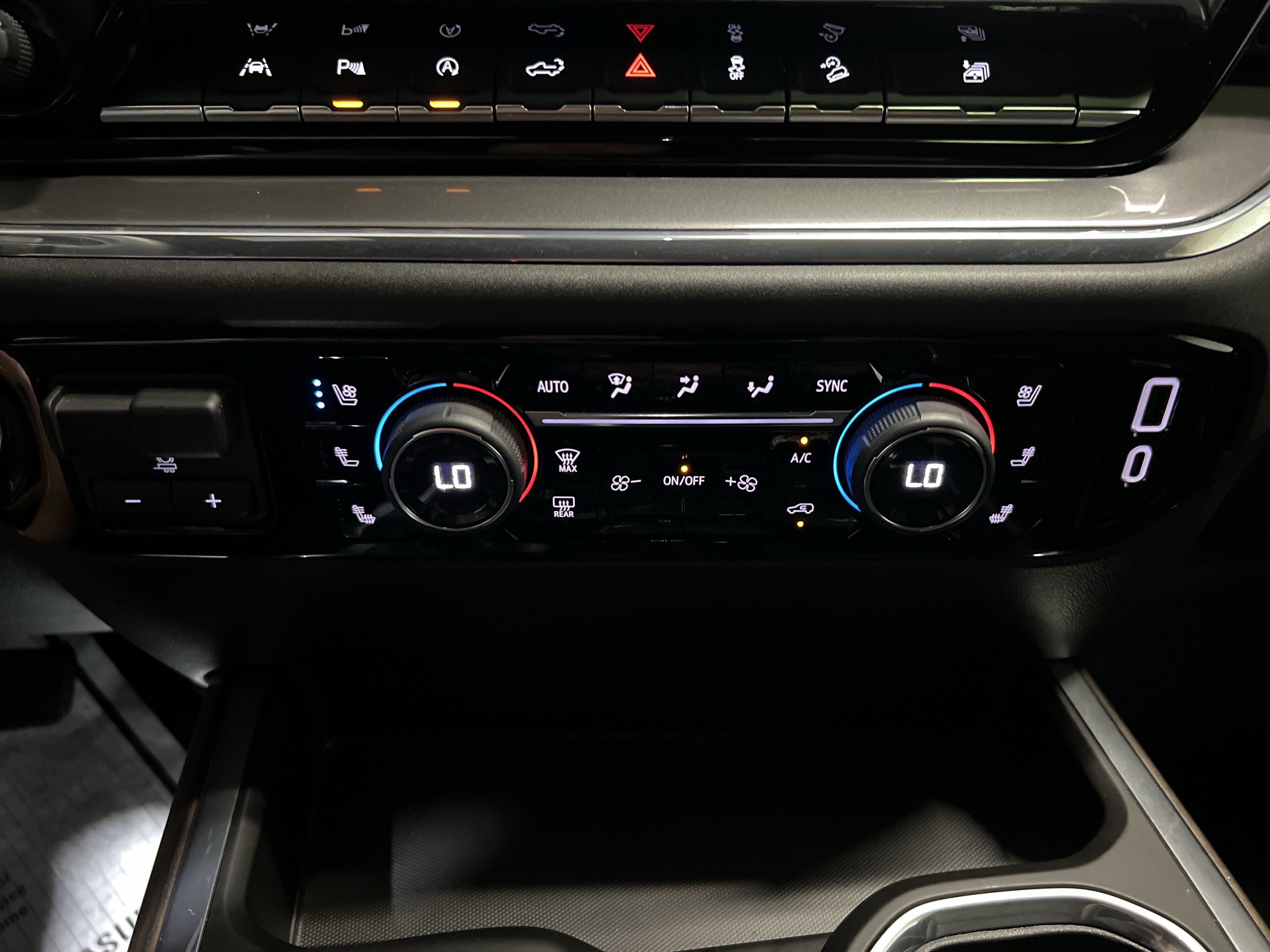 Certified 2025 Chevrolet Silverado 1500 High Country w/ Midnight Edition AWD/4WD image 21