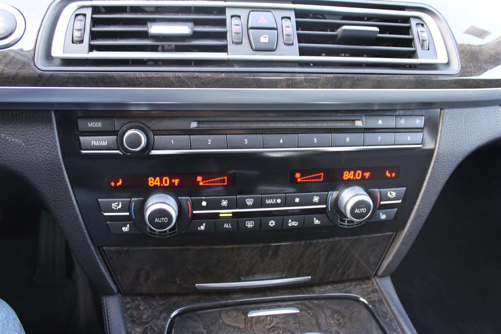 Used 2012 BMW 750i xDrive image 28