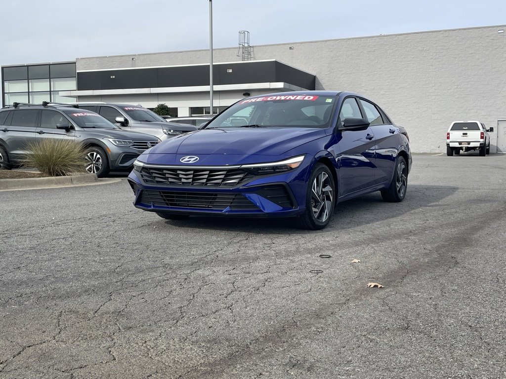 Used 2025 Hyundai Elantra Sport image 3