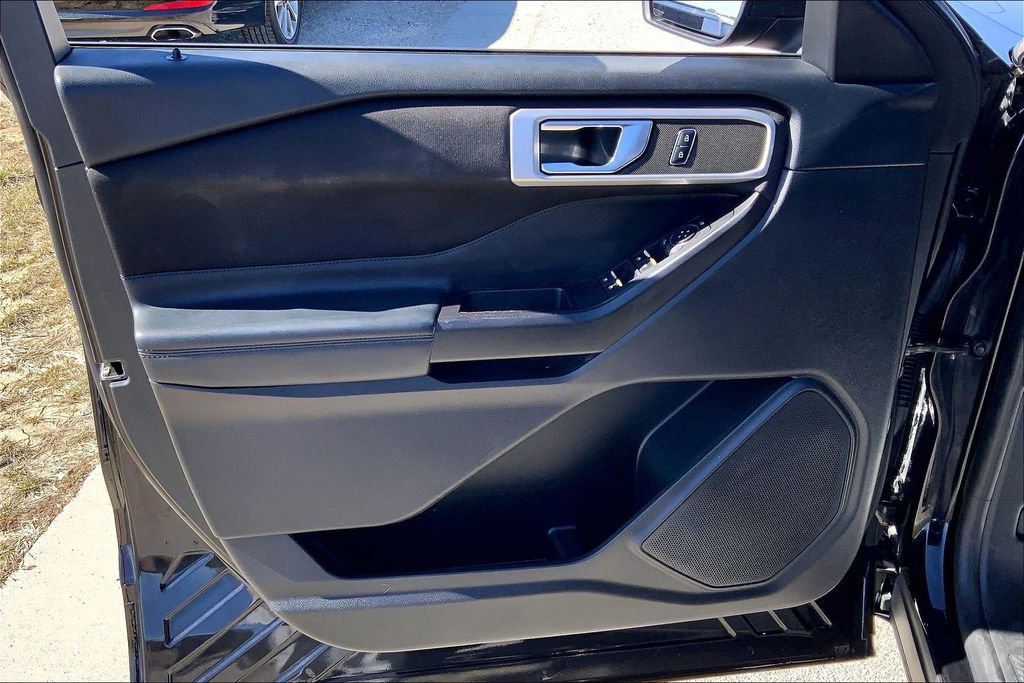 Used 2020 Ford Explorer XLT image 18