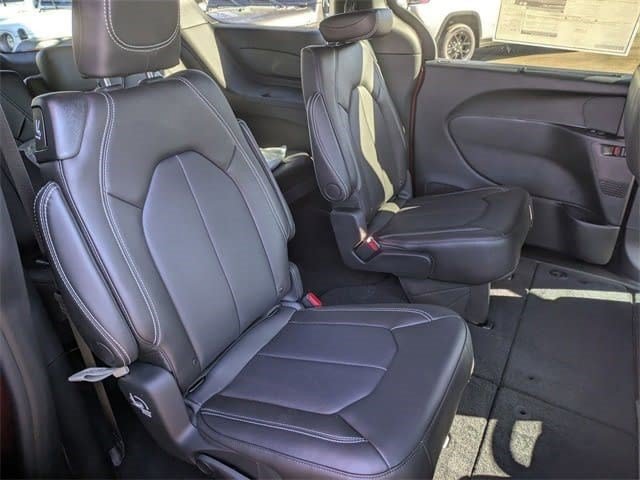 New 2026 Chrysler Pacifica Select FWD image 21