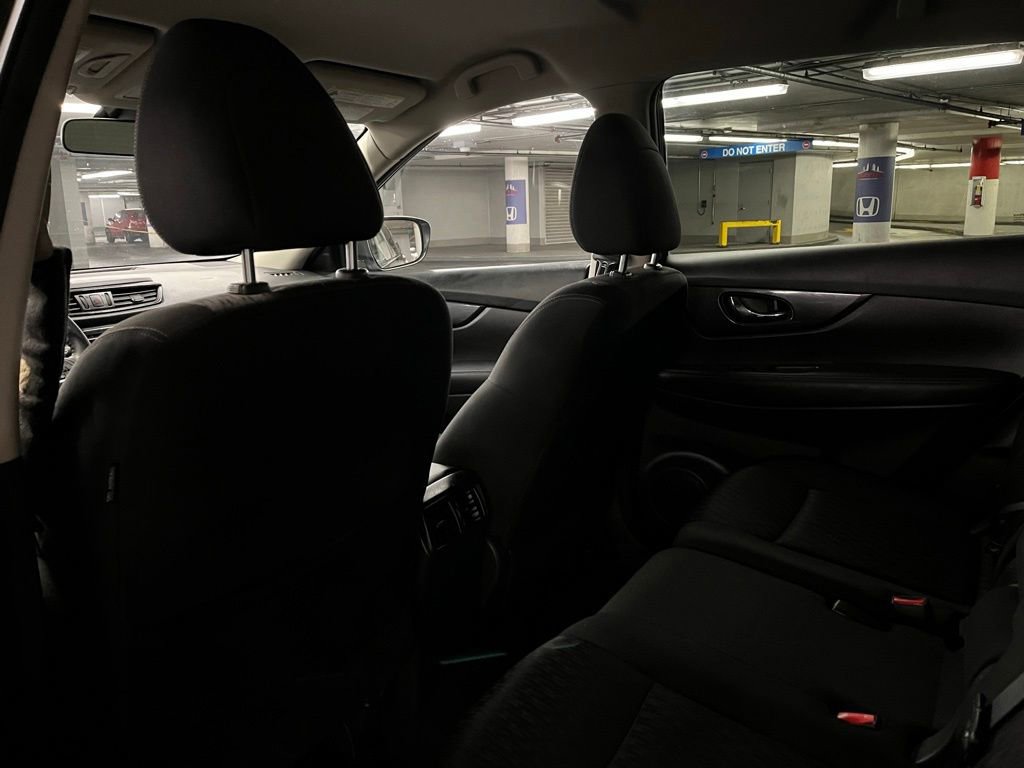Used 2020 Nissan Rogue SV FWD image 21