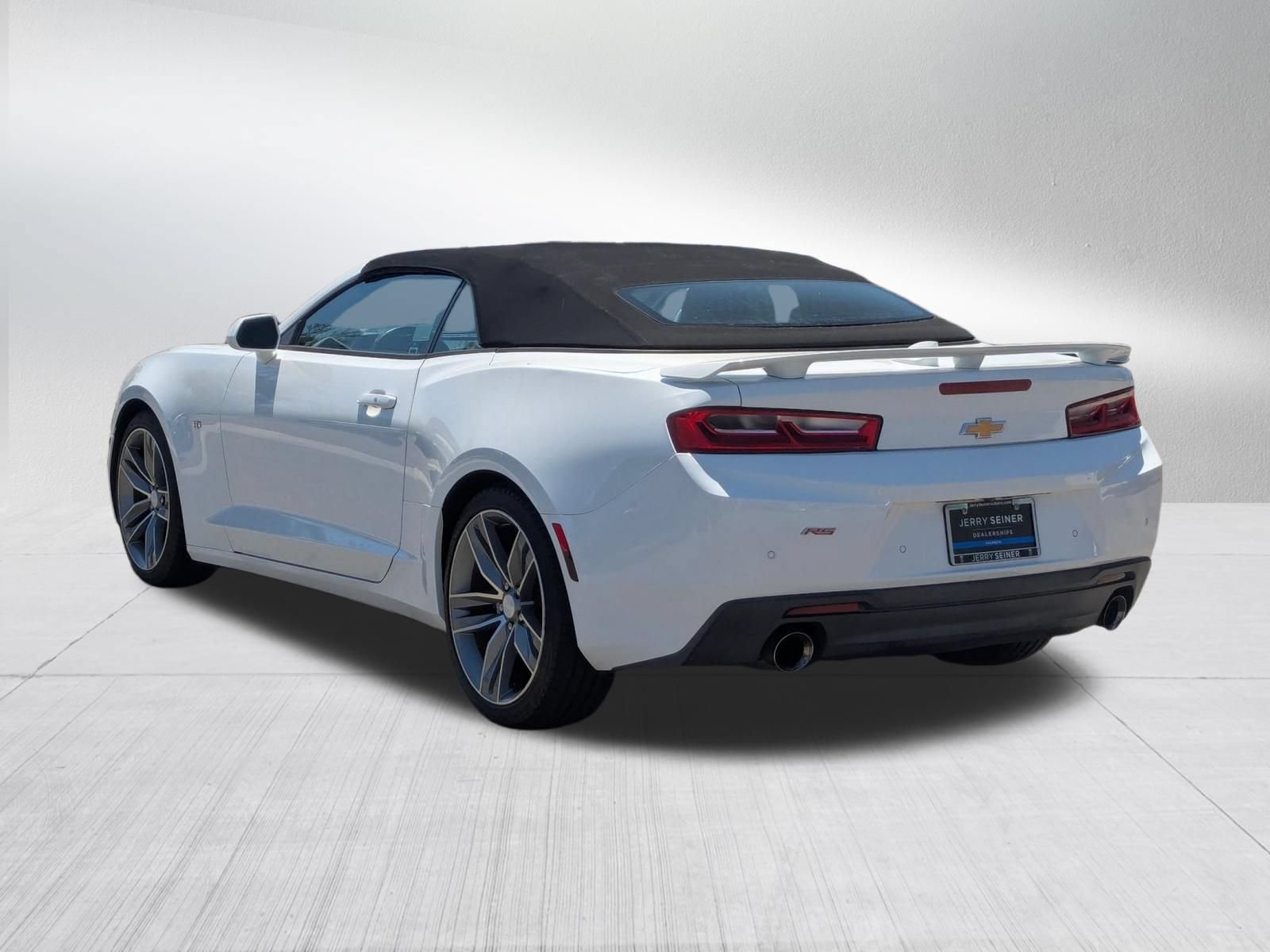 Used 2016 Chevrolet Camaro LT RWD image 3