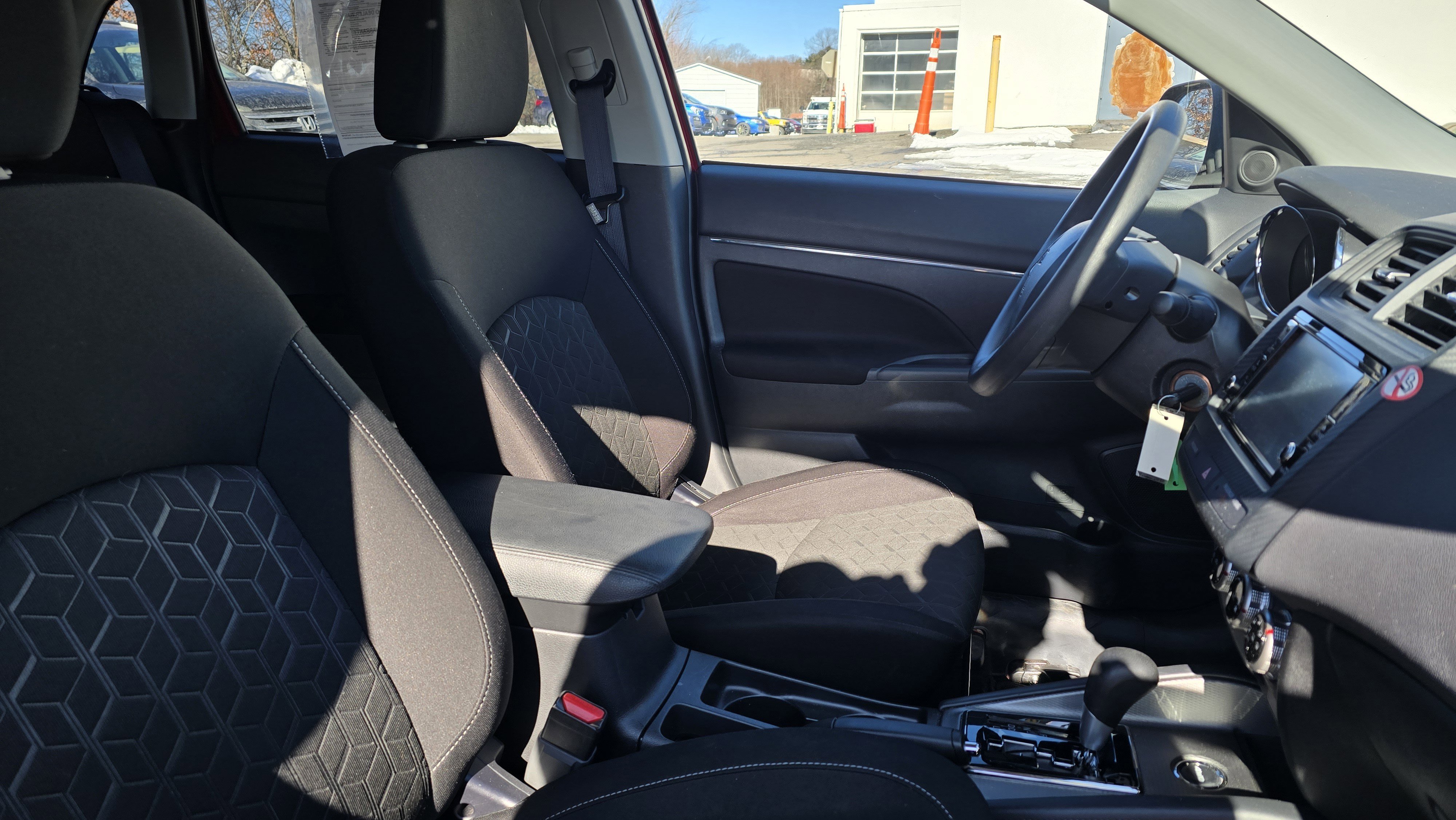 Used 2025 Mitsubishi Outlander Sport ES image 13