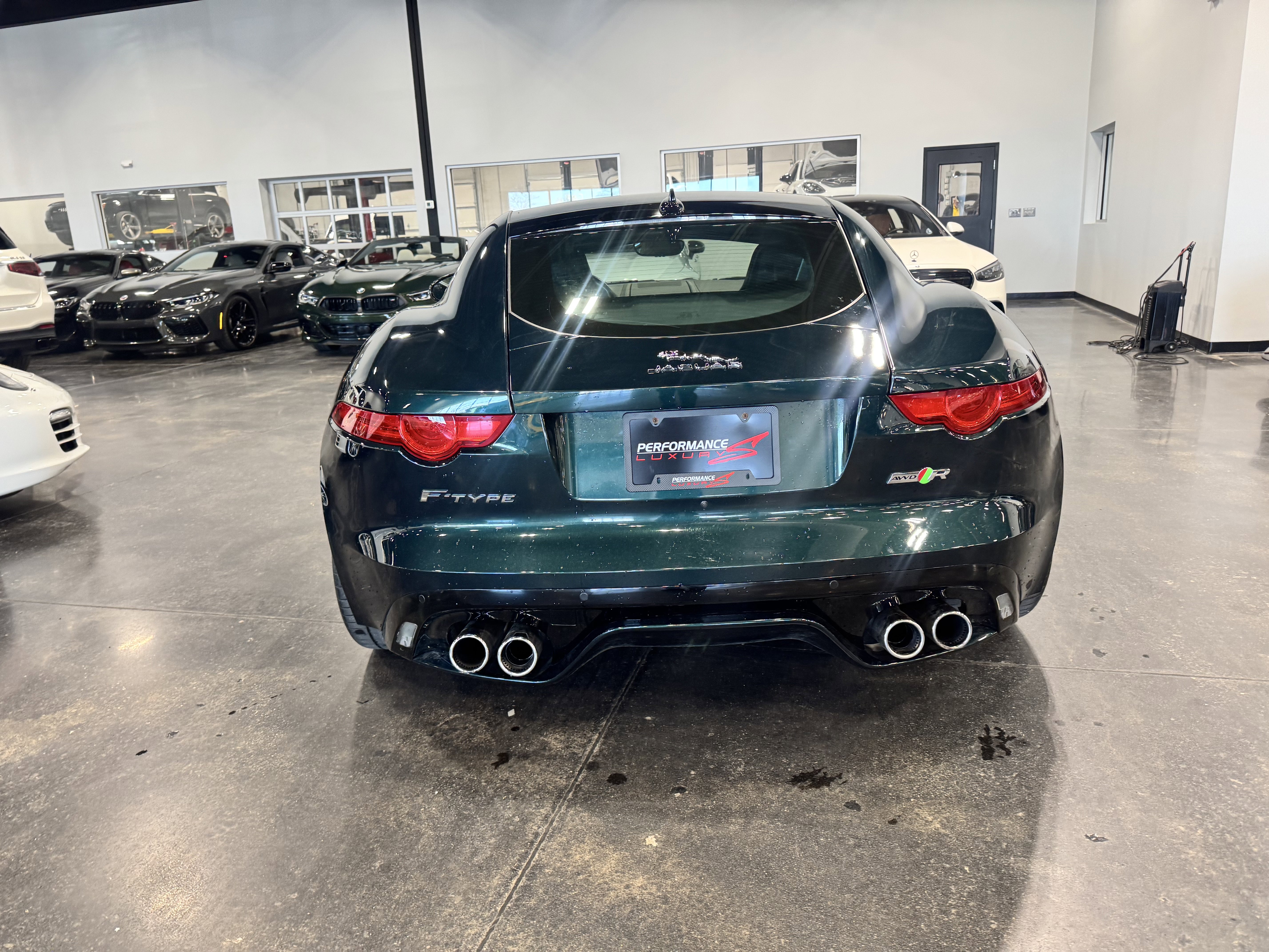 Used 2016 Jaguar F-TYPE R image 4