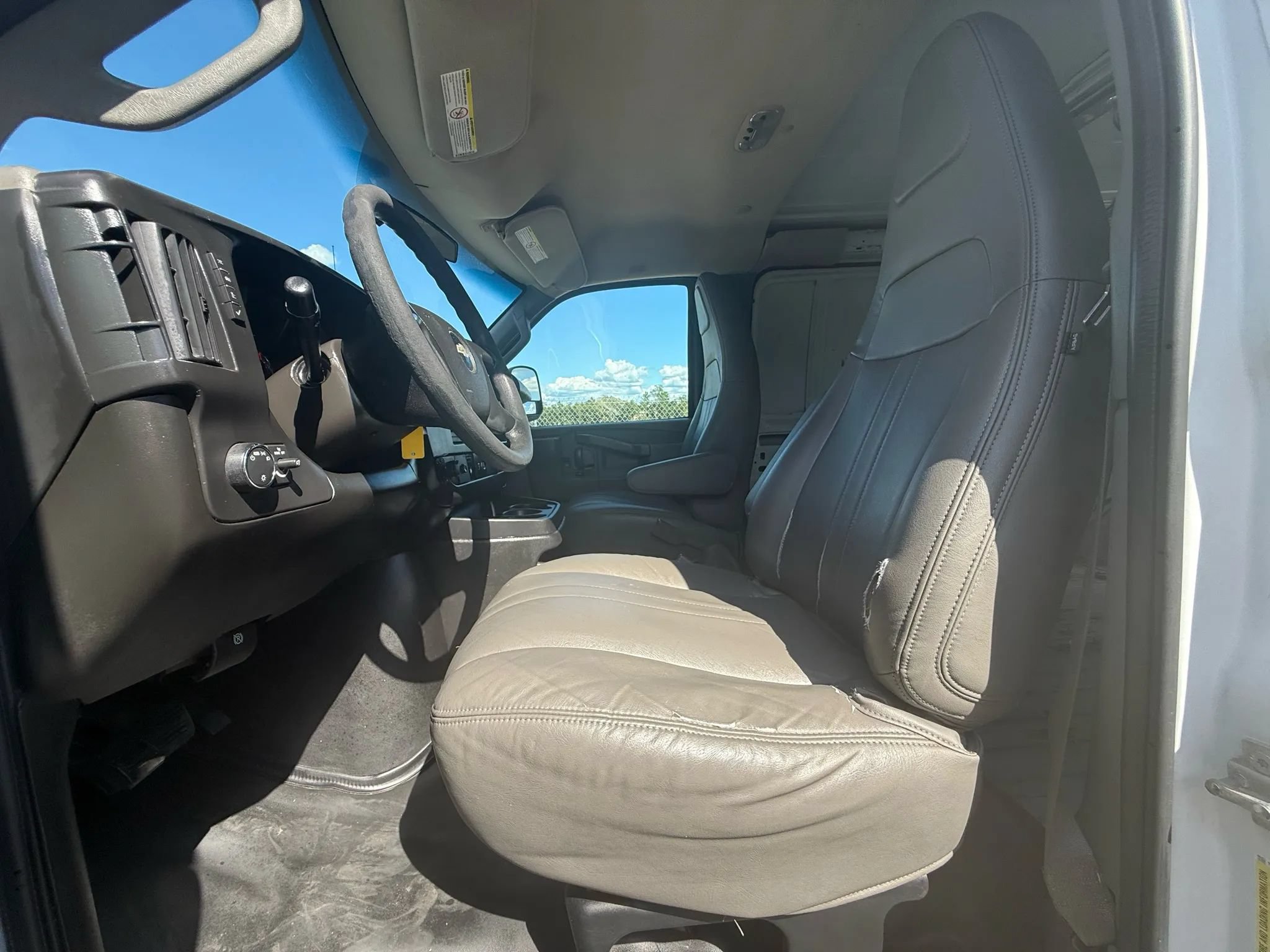 Used 2016 Chevrolet Express 2500 RWD image 20
