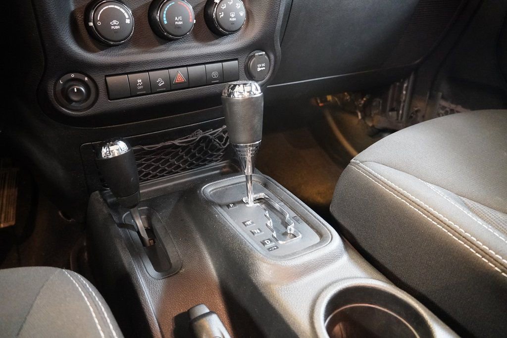 Used 2016 Jeep Wrangler Unlimited Sahara w/ Connectivity Group image 20