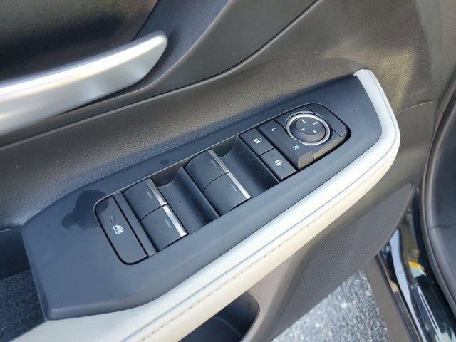 Used 2024 Toyota Grand Highlander XLE image 16