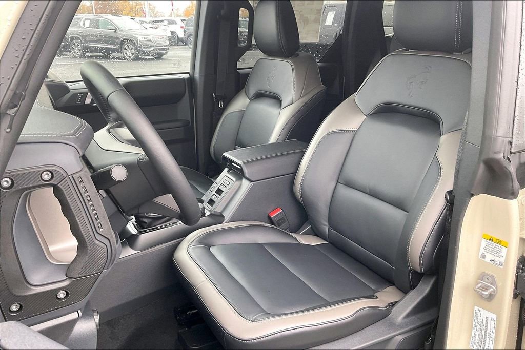 New 2025 Ford Bronco Outer Banks image 9