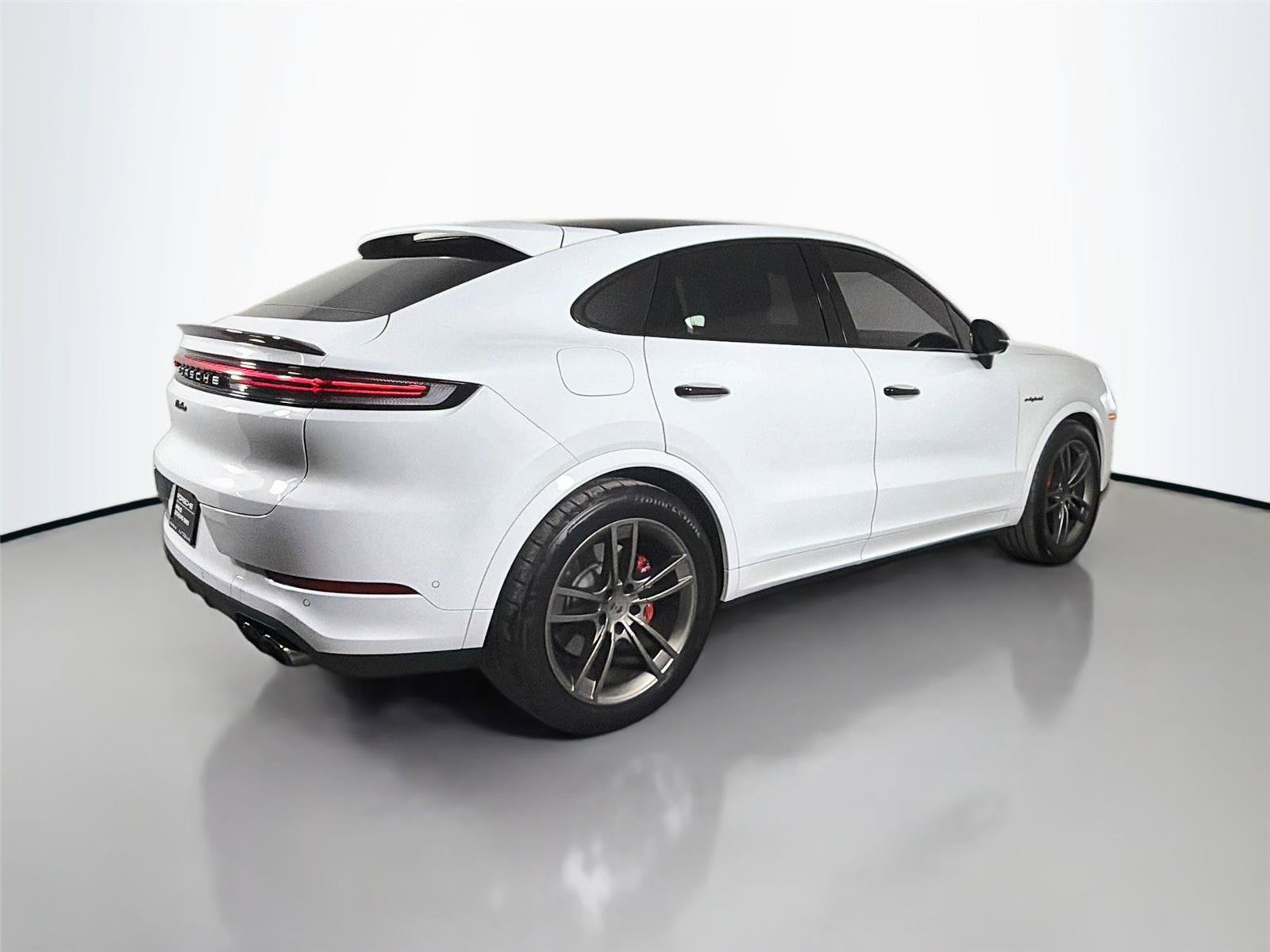 Certified 2025 Porsche Cayenne Turbo AWD/4WD image 7