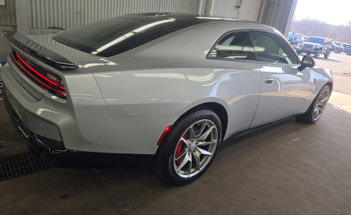 Used 2024 Dodge Charger Daytona Scat Pack w/ Plus Group AWD/4WD image 4