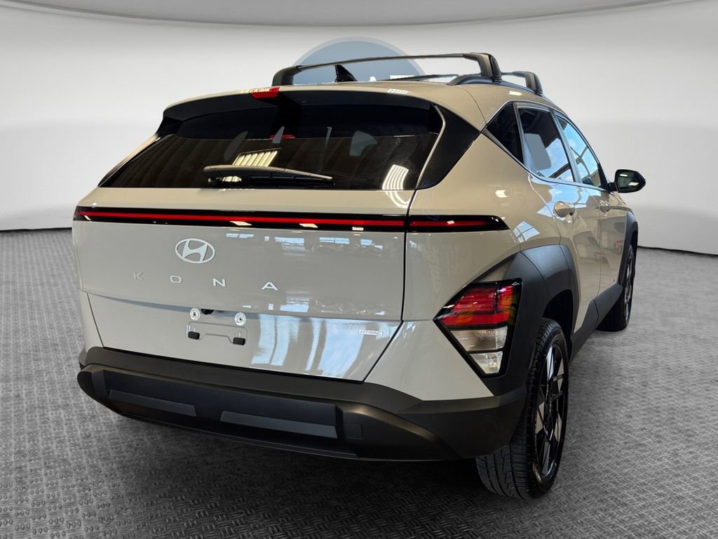 Used 2024 Hyundai Kona SEL AWD/4WD image 3