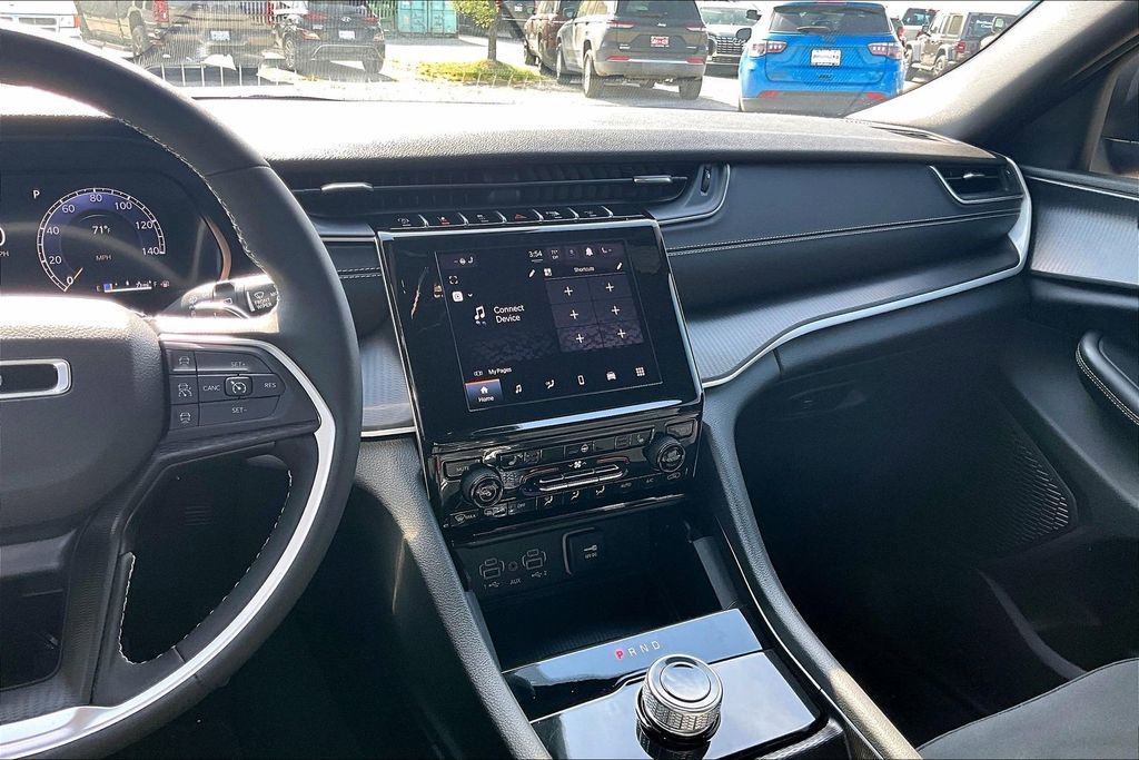 Used 2024 Jeep Grand Cherokee L Laredo w/ Luxury Tech Group I image 6