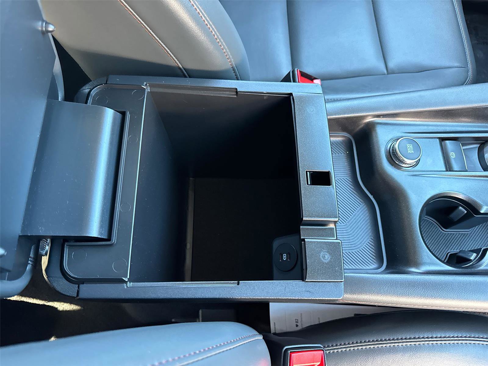 Used 2025 Ford Explorer Active w/ Active Comfort Package image 17