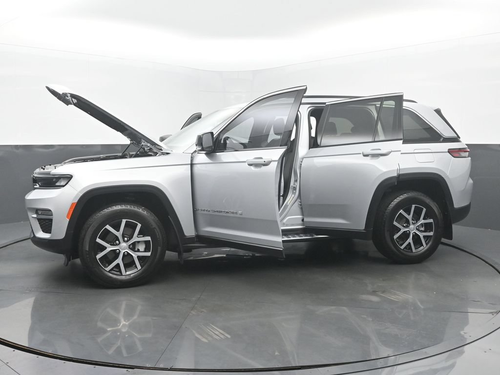 Used 2024 Jeep Grand Cherokee Limited AWD/4WD image 56