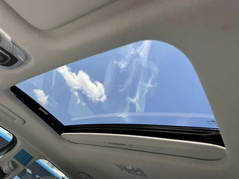 New 2025 Hyundai Elantra Limited w/ Cargo Package image 23