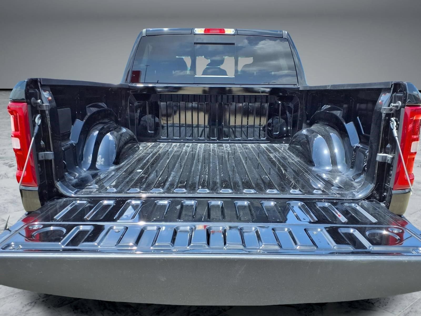 Used 2026 RAM 1500 Laramie AWD/4WD image 10