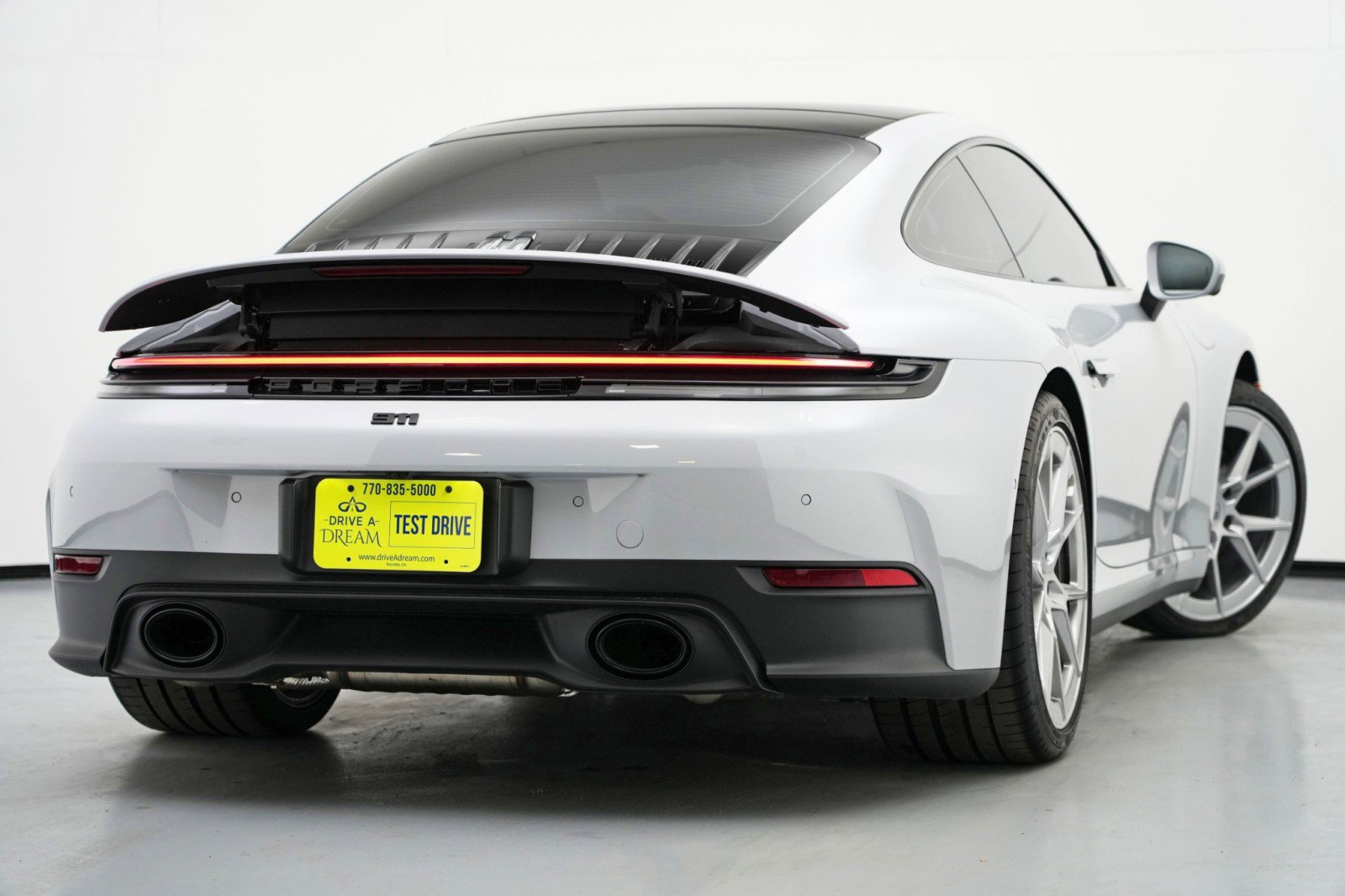 Used 2025 Porsche 911 Carrera RWD image 5