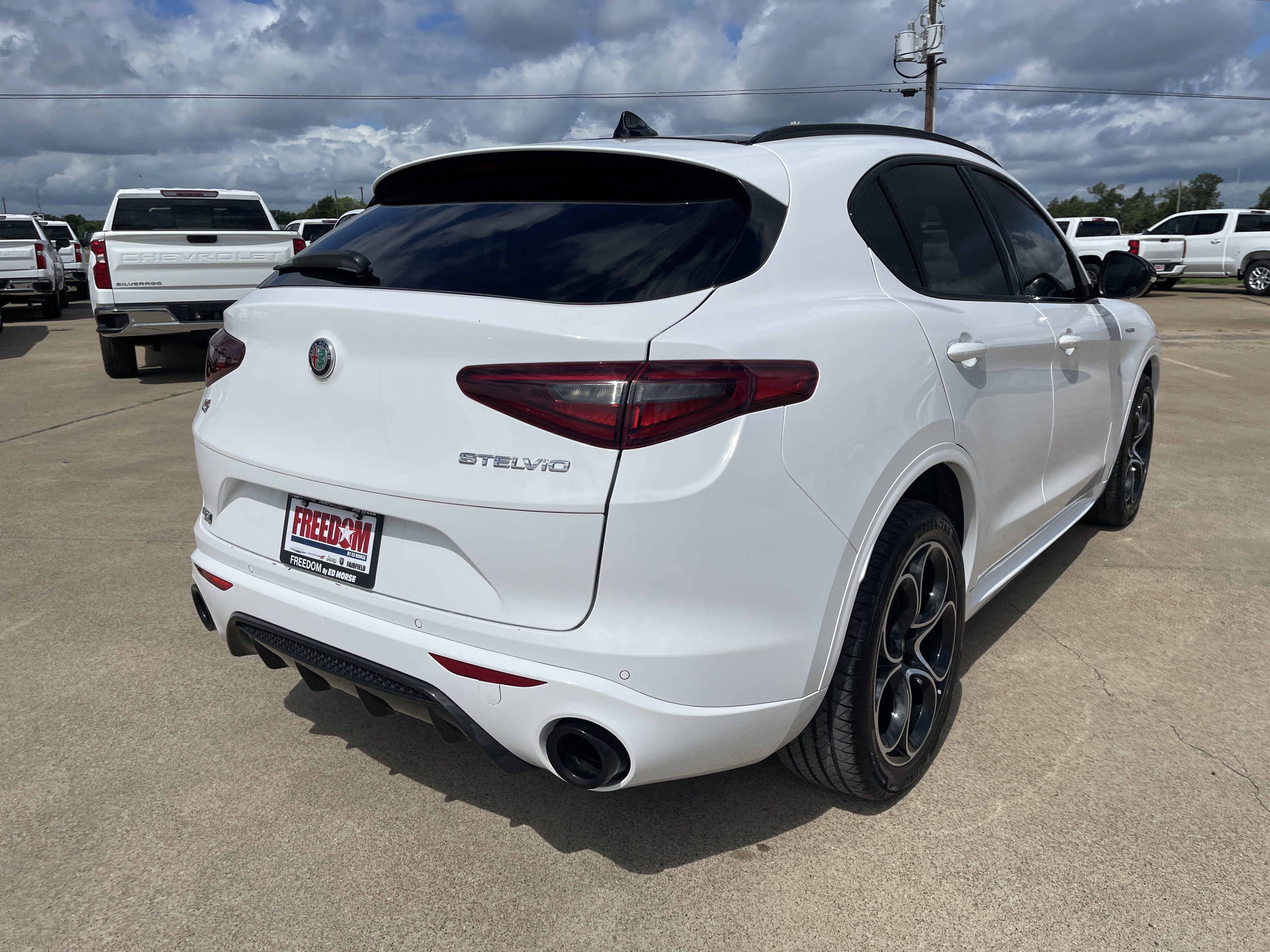 Used 2022 Alfa Romeo Stelvio Veloce AWD/4WD image 4