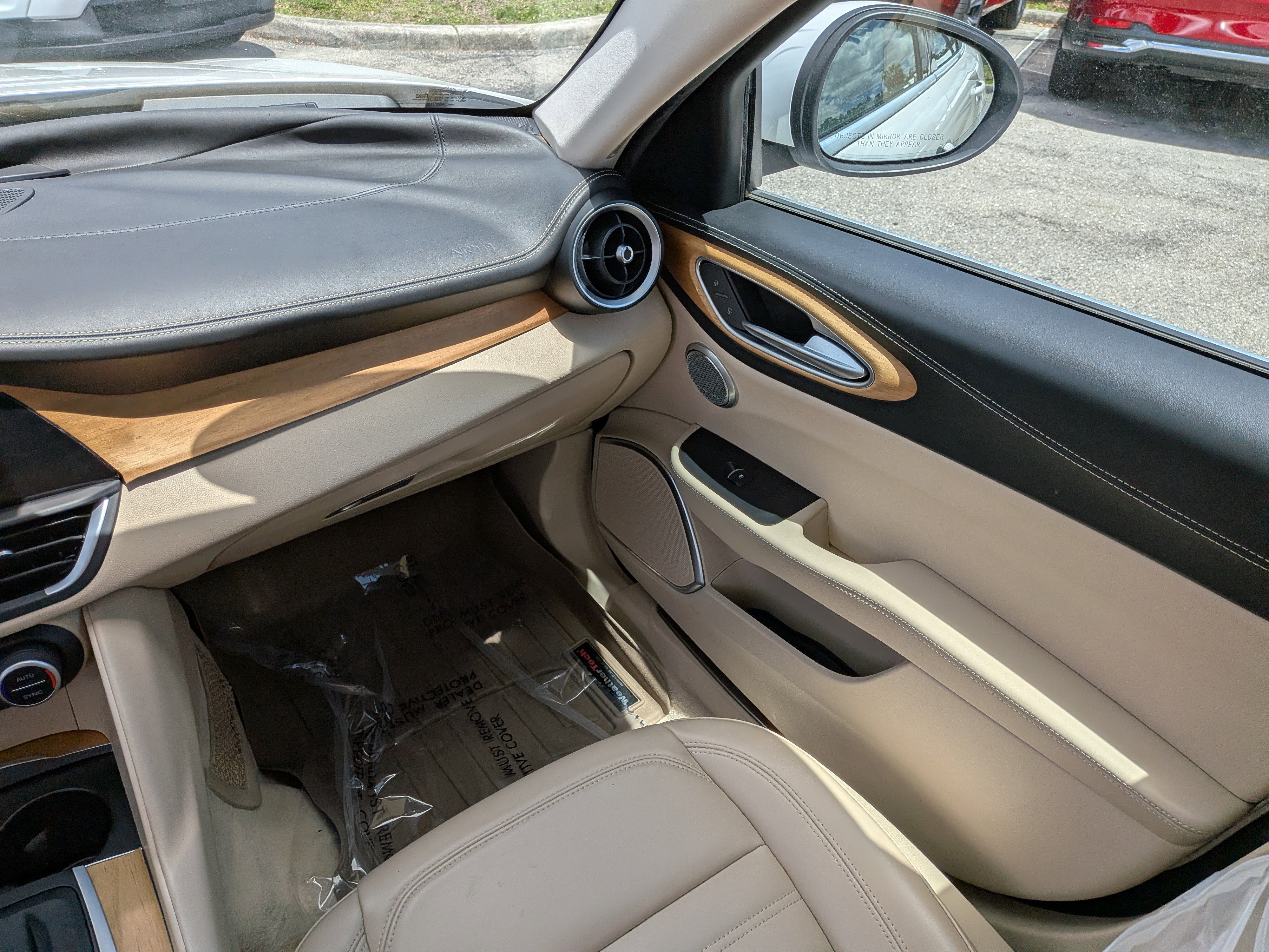 Used 2018 Alfa Romeo Giulia Ti w/ Quick Order Package 22X Lusso image 18