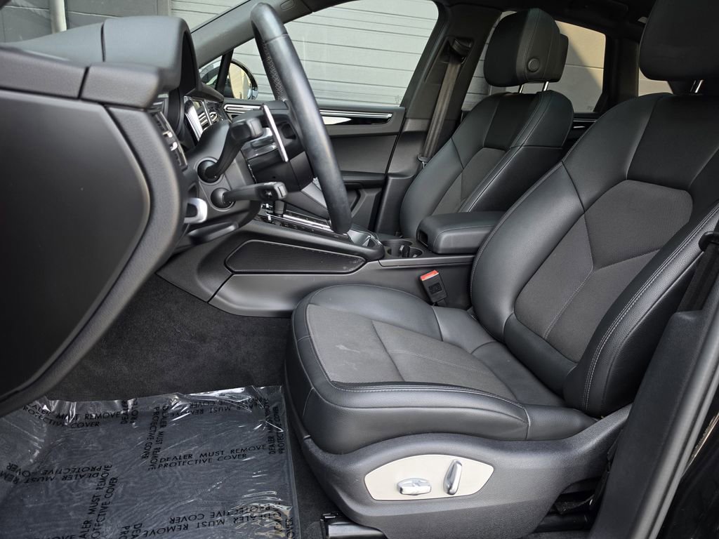 Certified 2023 Porsche Macan image 16