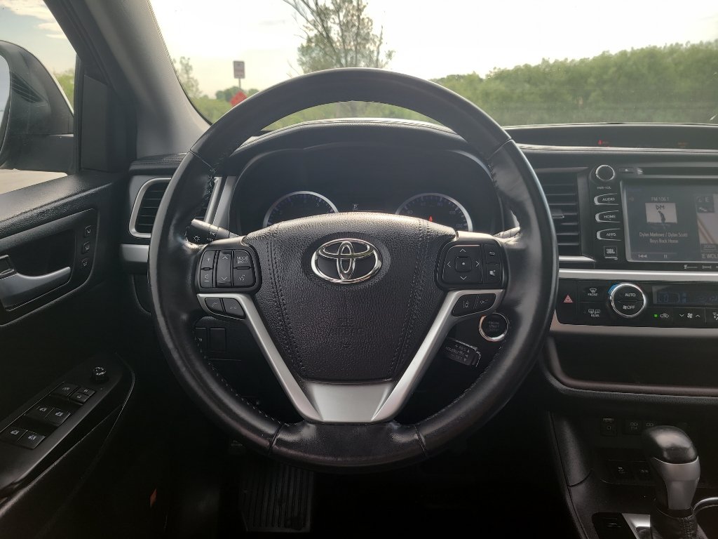 Used 2018 Toyota Highlander Limited AWD/4WD image 30
