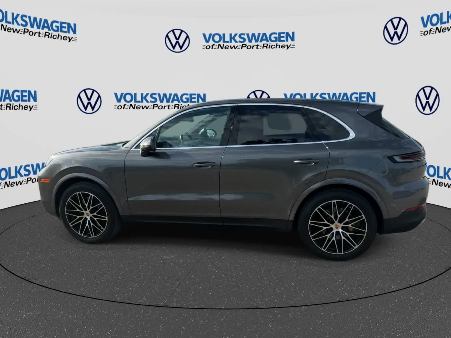 Used 2025 Porsche Cayenne AWD/4WD image 5