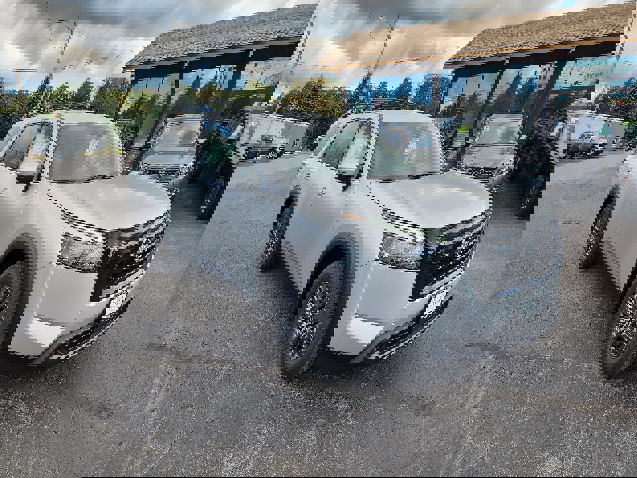 New 2025 Nissan Pathfinder SV w/ Black Appearance Package image 1