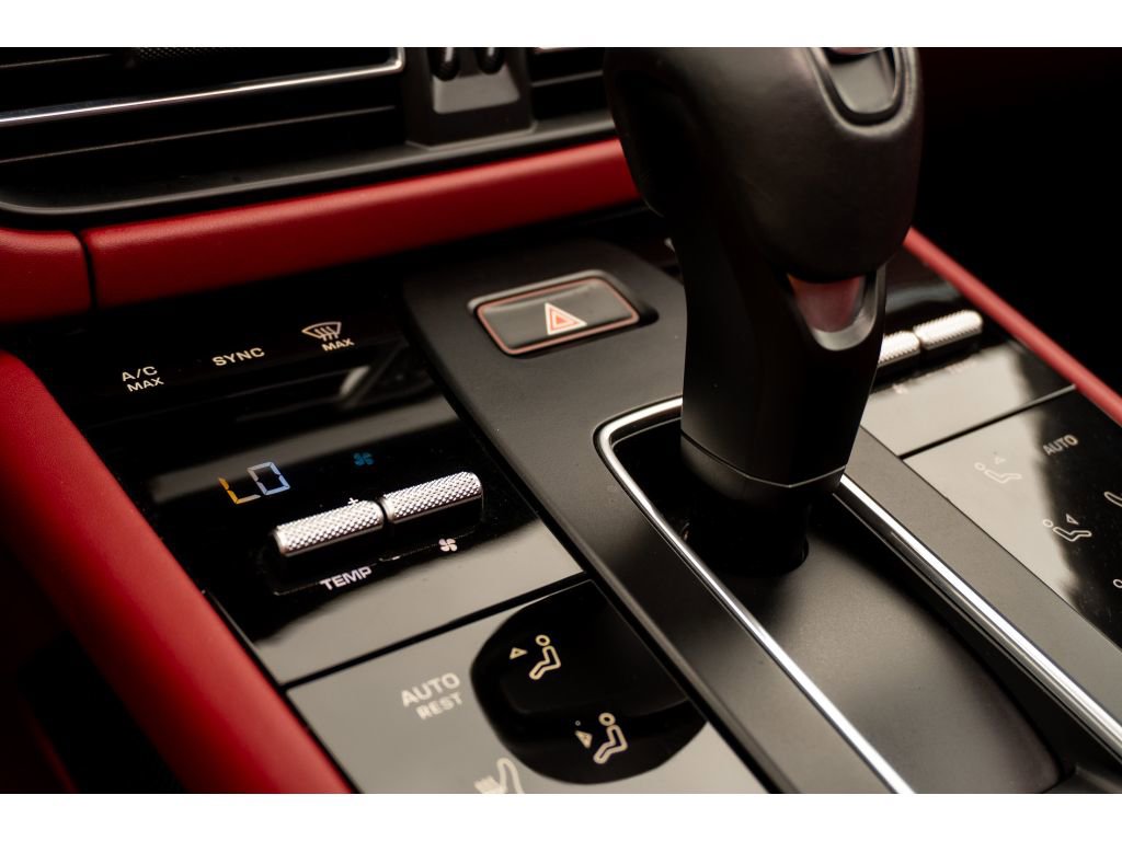 Used 2023 Porsche Macan Turbo AWD/4WD image 28