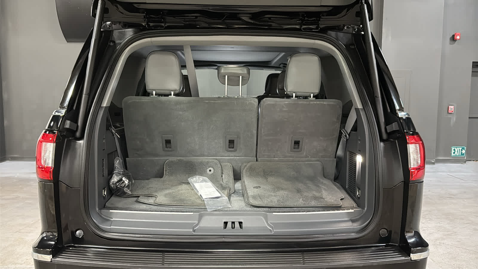 Used 2020 Lincoln Navigator Reserve w/ Equipment Group 208A Reserve AWD/4WD image 31