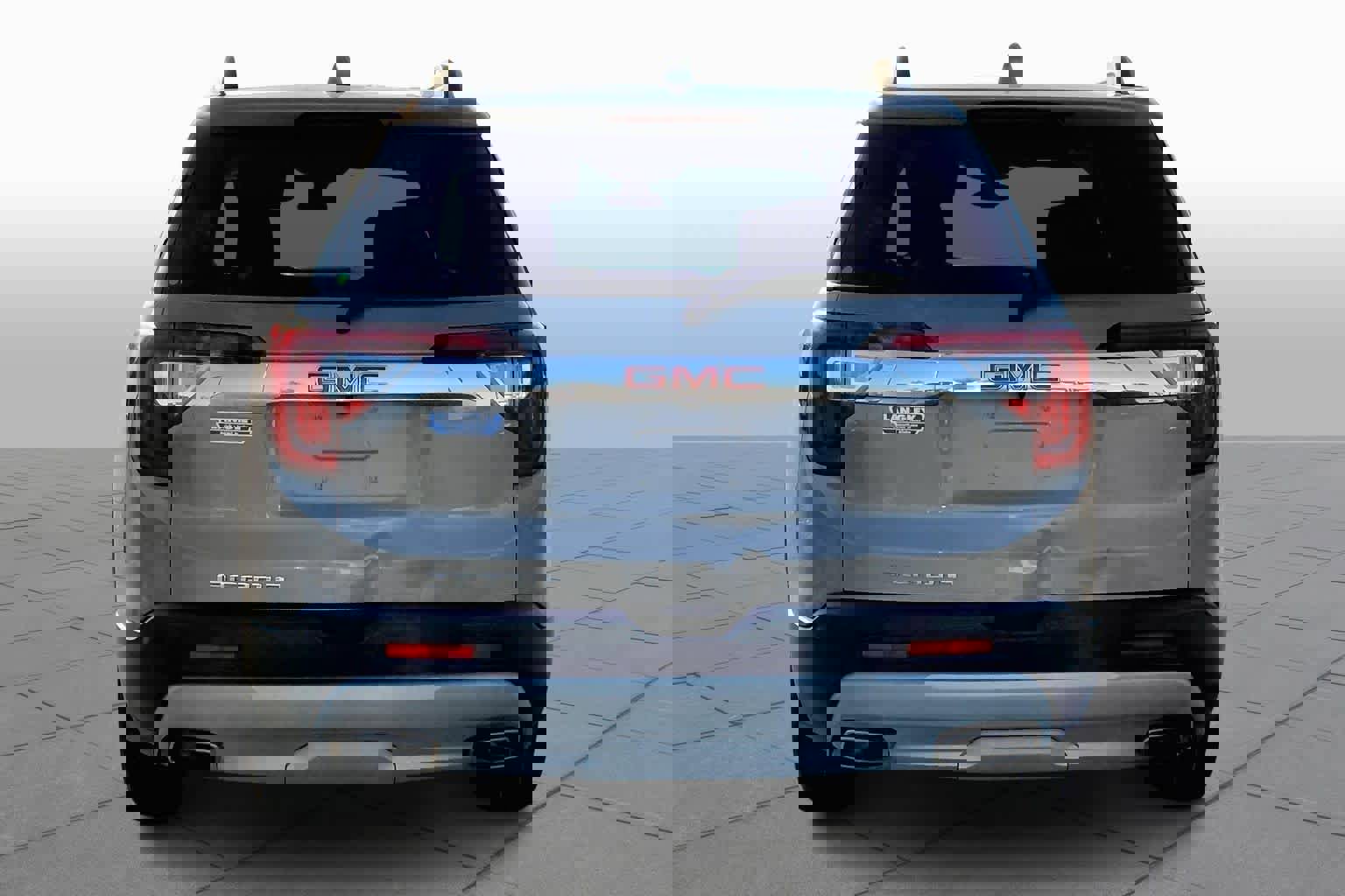 Used 2023 GMC Acadia SLE w/ Driver Convenience Package image 5