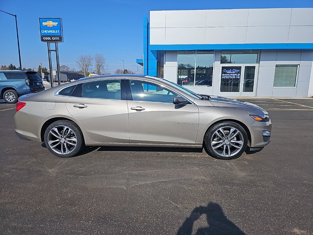 Used 2025 Chevrolet Malibu LT image 2