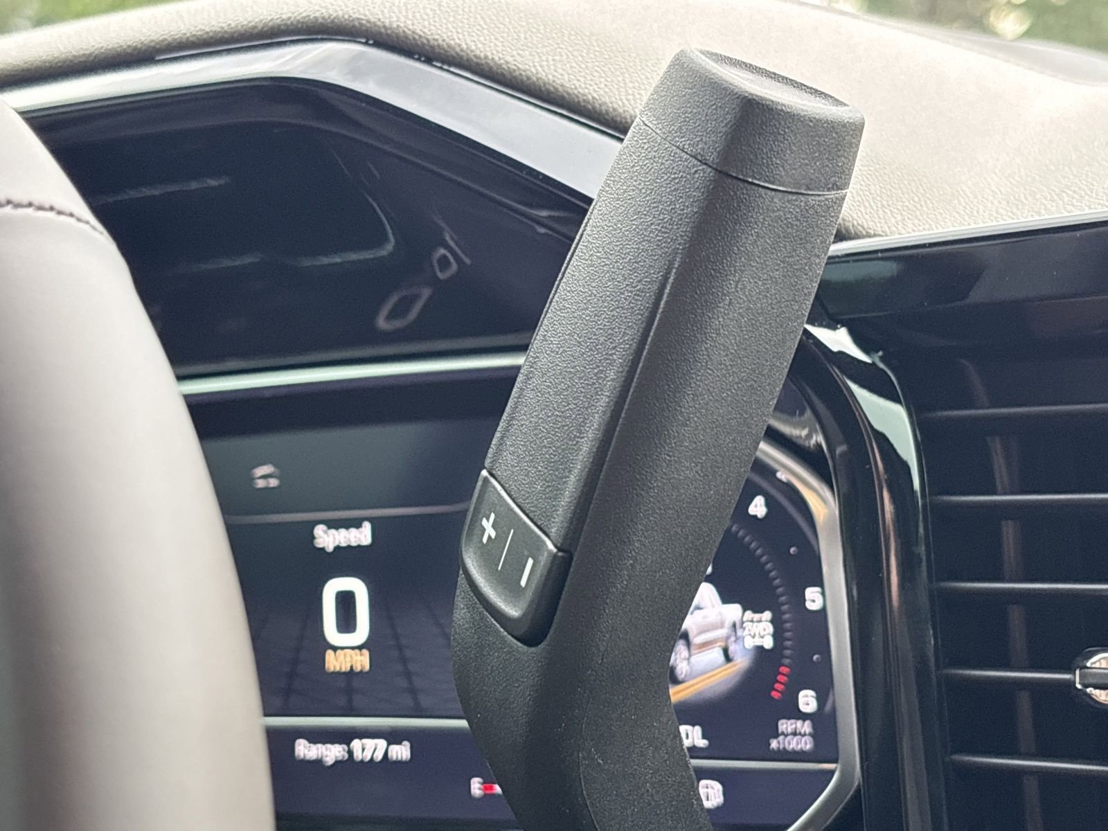 New 2025 GMC Sierra 1500 SLE w/ Preferred Package image 15