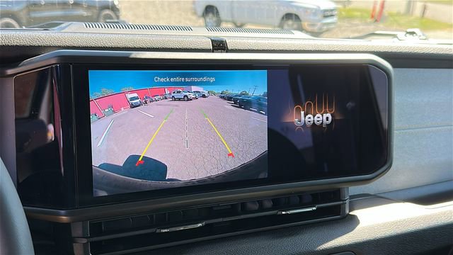 Used 2024 Jeep Wrangler Unlimited image 18
