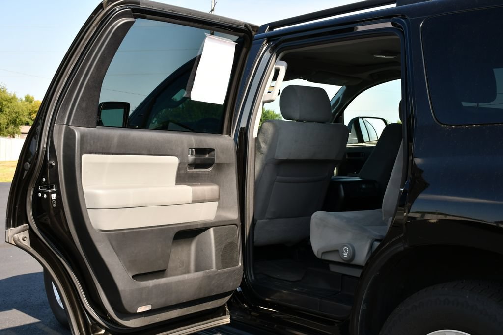 Used 2016 Toyota Sequoia SR5 AWD/4WD image 18