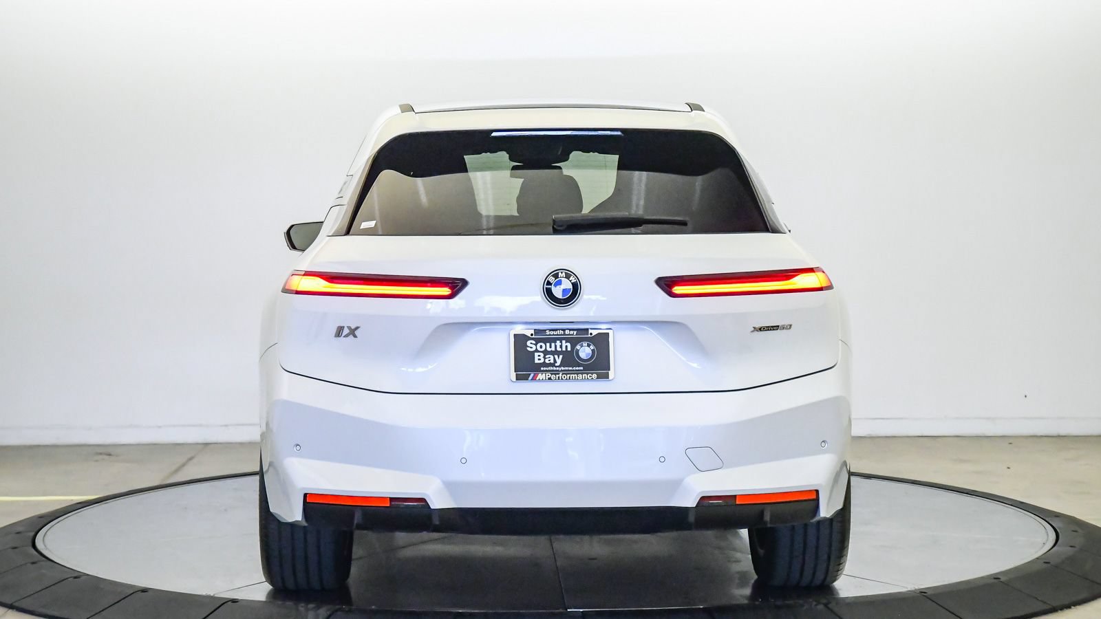 Used 2026 BMW iX xDrive60 AWD/4WD image 3