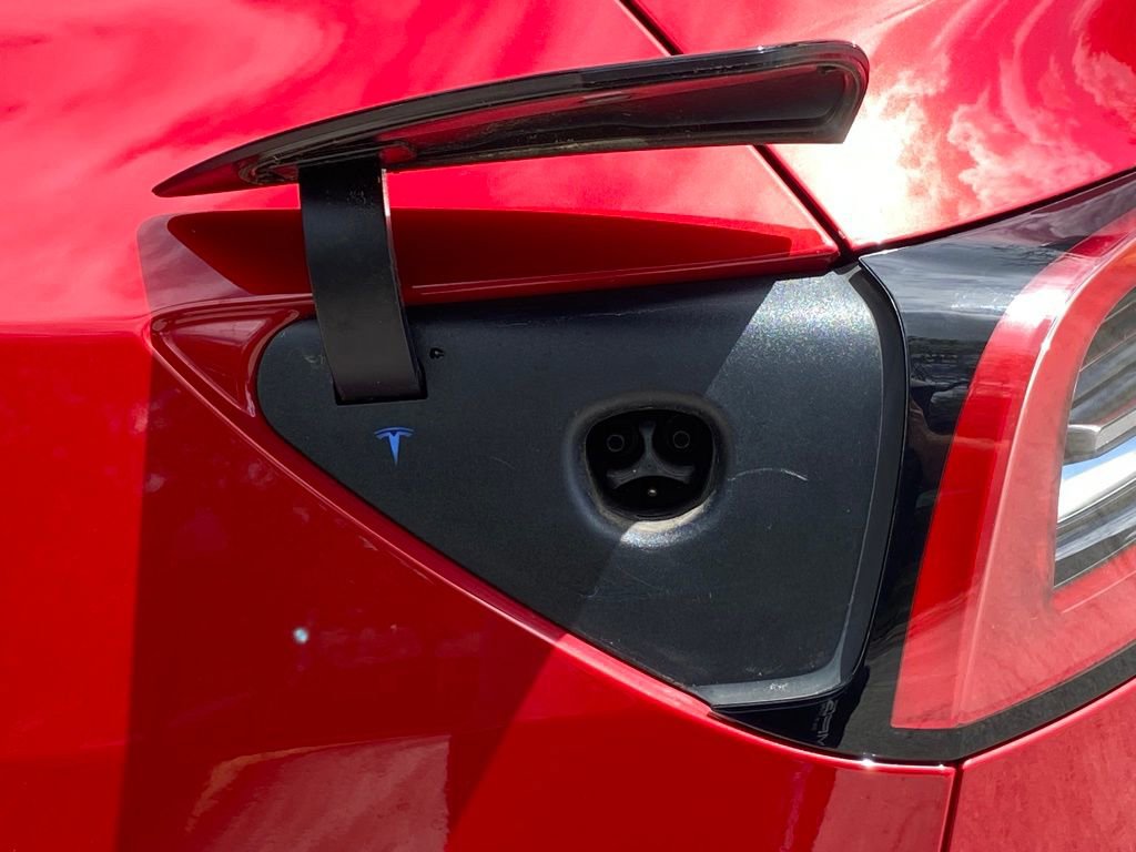 Used 2021 Tesla Model Y Performance image 14