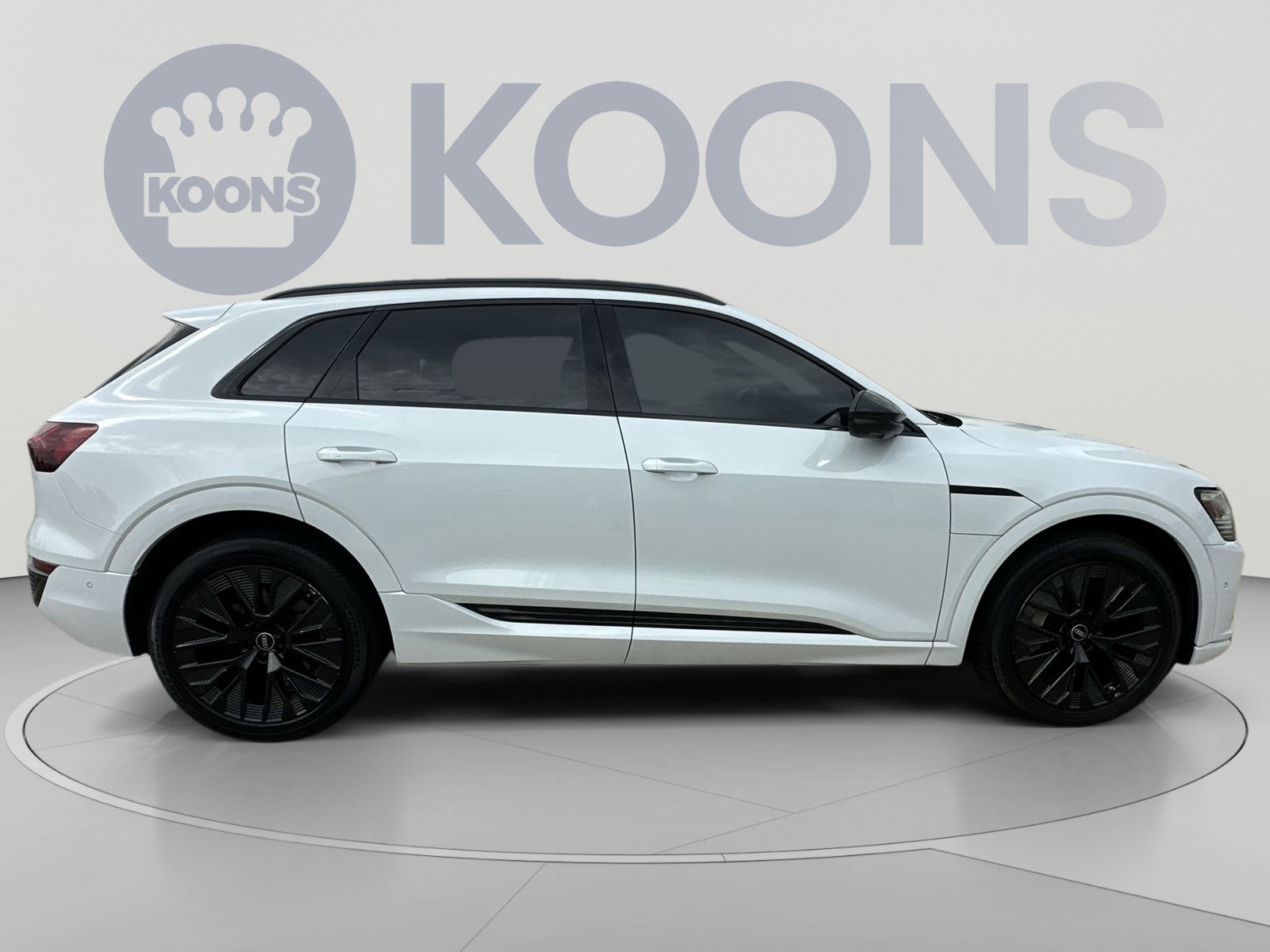 Used 2024 Audi Q8 e-tron Prestige w/ Prestige Package AWD/4WD image 17